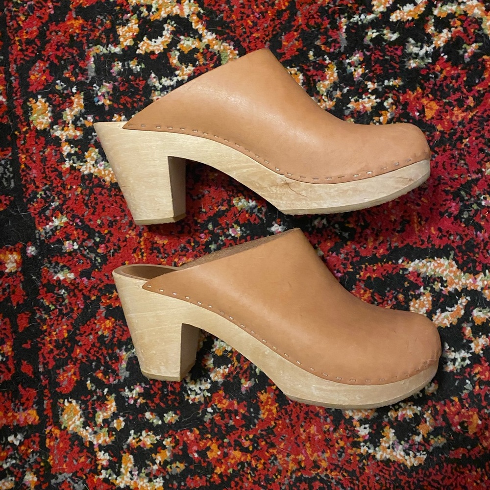 Bryr high heel Clogs in natural